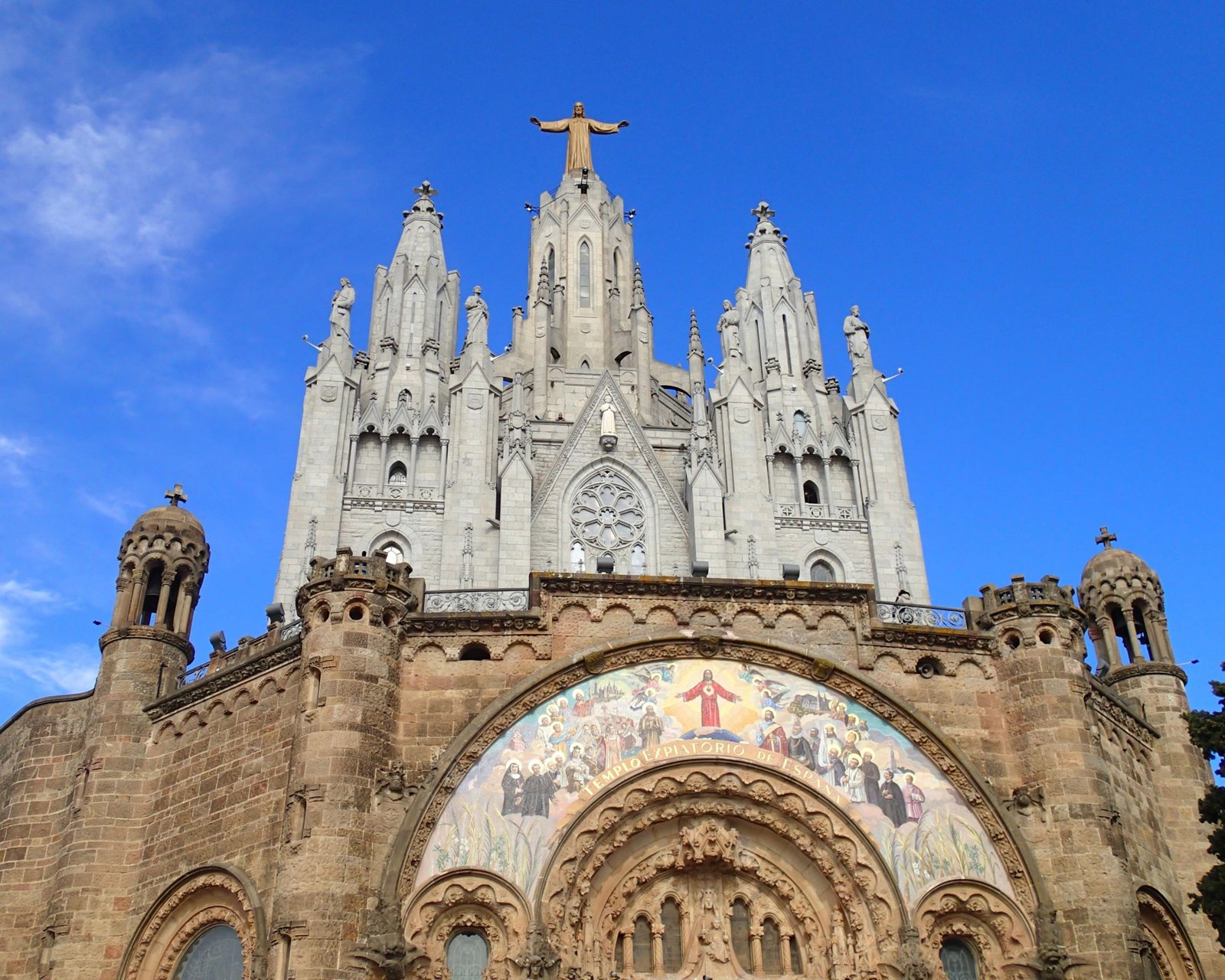 Explore the magnificent Gothic and Romanesque architecture of the Temple Expiatori del Sagrat Cor in Barcelona, ​​Spain.